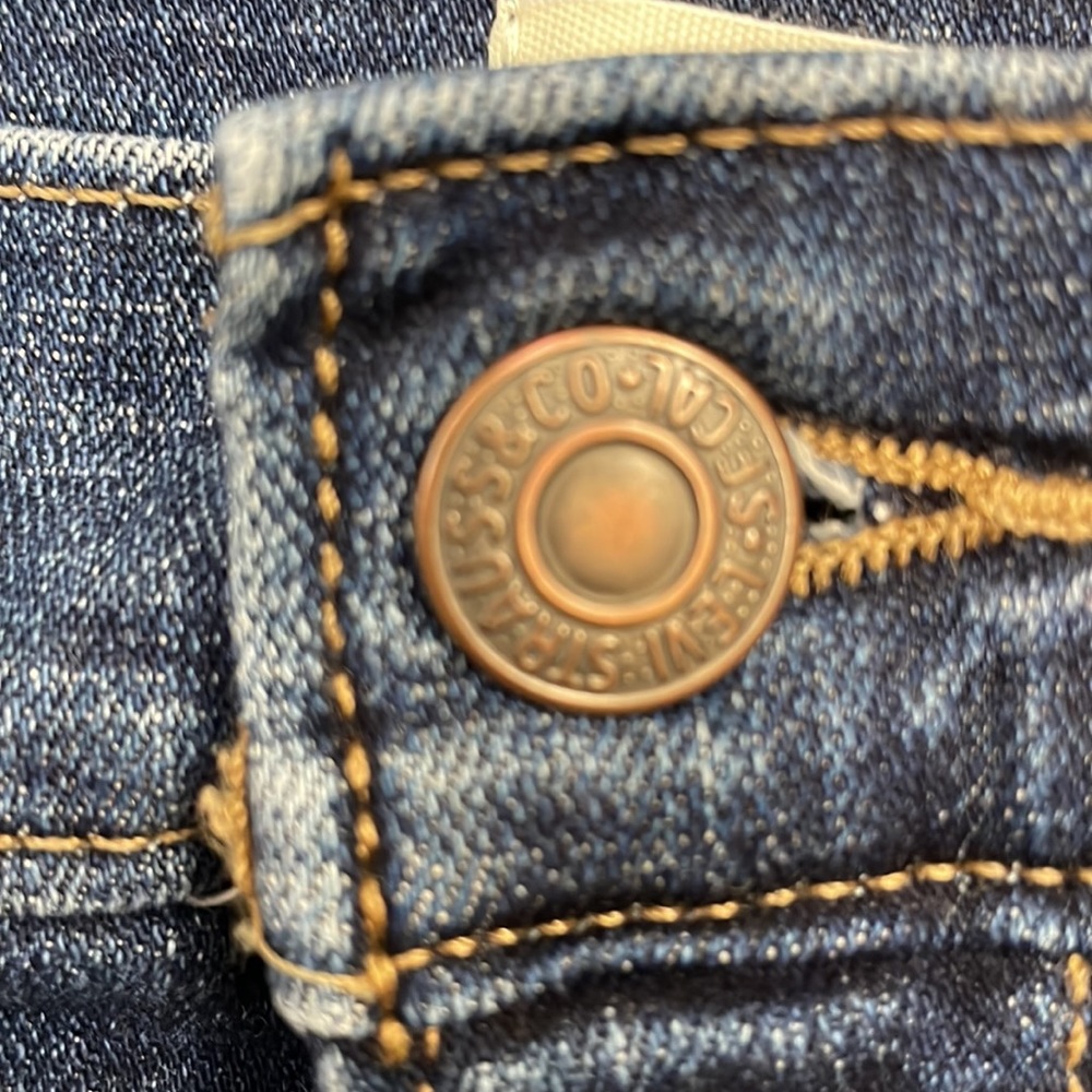 LEVI’S DENIM SHORTS - Picture 5 of 8